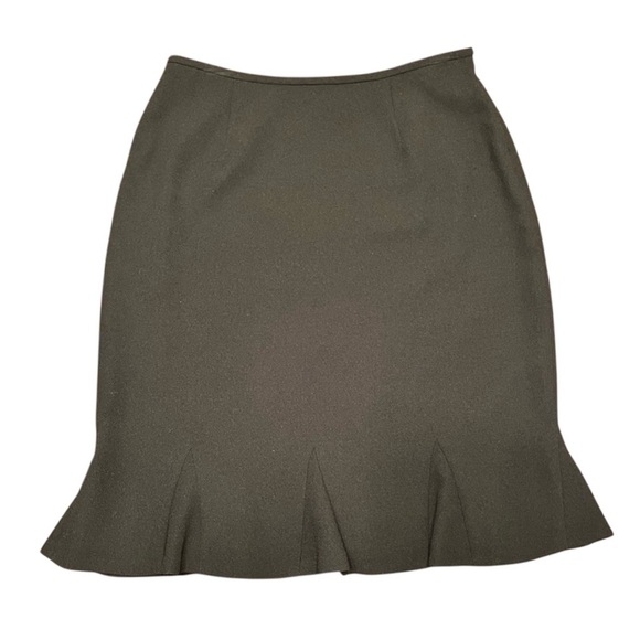 Le Suit Dresses & Skirts - Le Suit Black Knee-Length Fluted Hem Pencil Skirt Size 8P